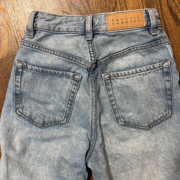 PacSun Light Indigo Ripped '90s Boyfriend Jeans - Picture 9 of 10